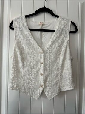 Peach White Lace Button-Front Vest Top